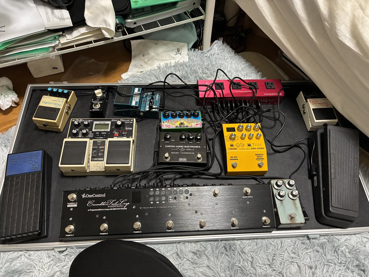 エフェクターボード大改革中です。。。 わけわからんすぎて毎日chatGPT