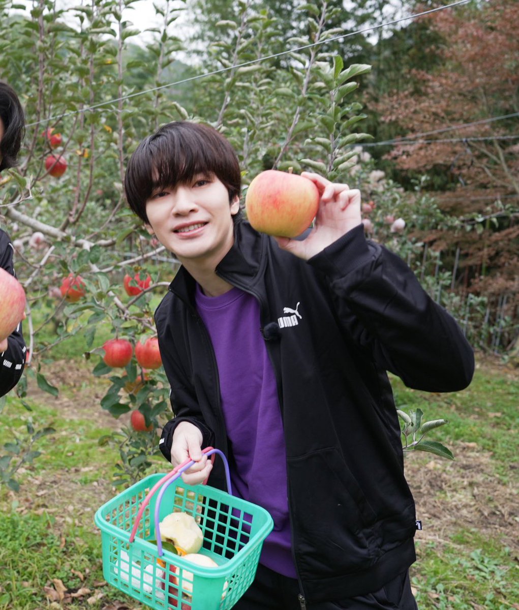 全国ボロいい宿 💜深澤辰哉 衣装 (OUTFITS) PUMA #SnowMan #SnowMan