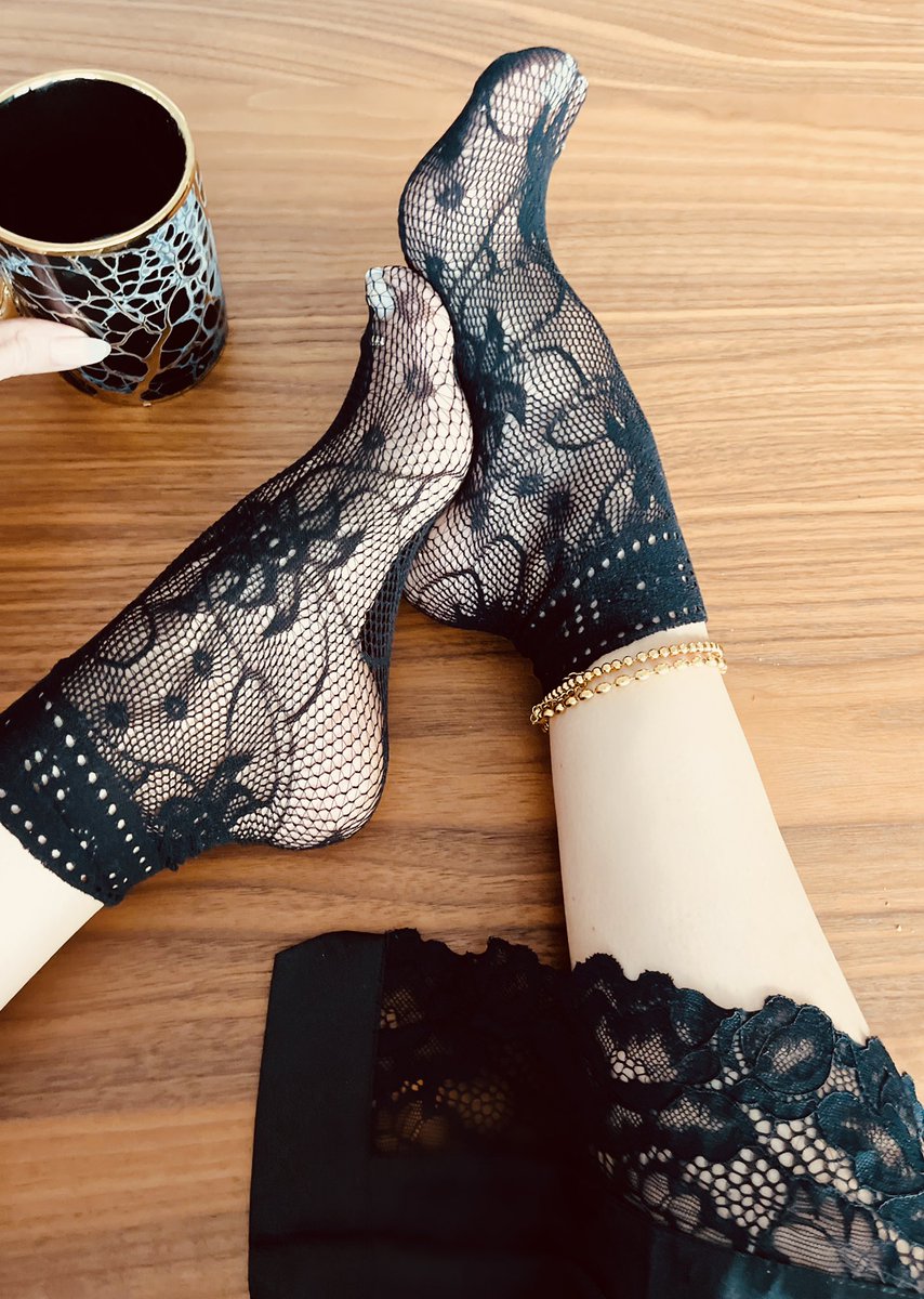 Elegance down to the toes -
a look that lingers?✨🖤