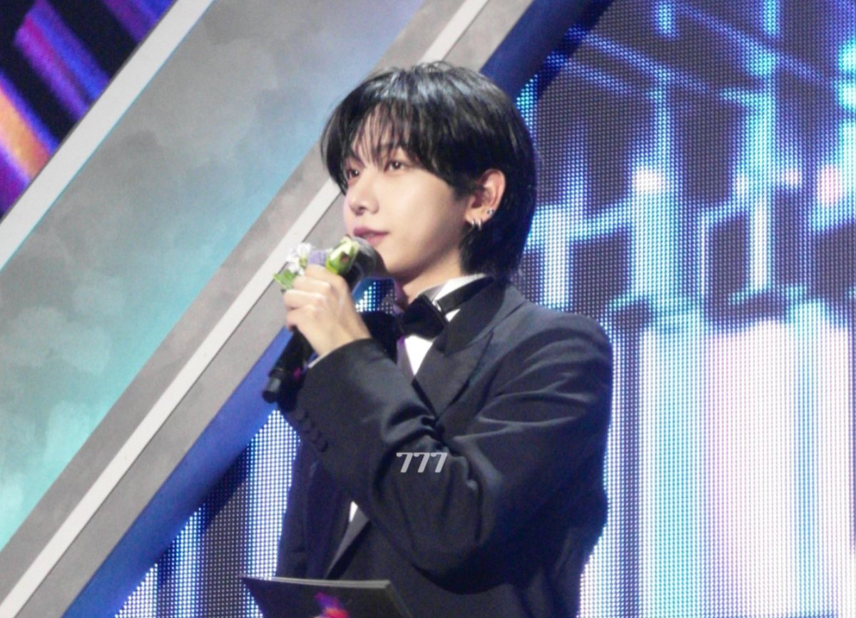 현 tweet media