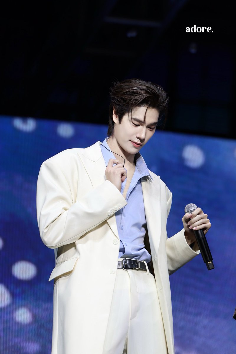 ilike_ulike_17's tweet photo. คนหล่อ รู้ตัวมั้ยว่าหล่อมาก

PHUWIN STUNNING RISERCON

#RISERCONCERTD3
#phuwintang @phuwintang https://t.co/UXtT0mamjK