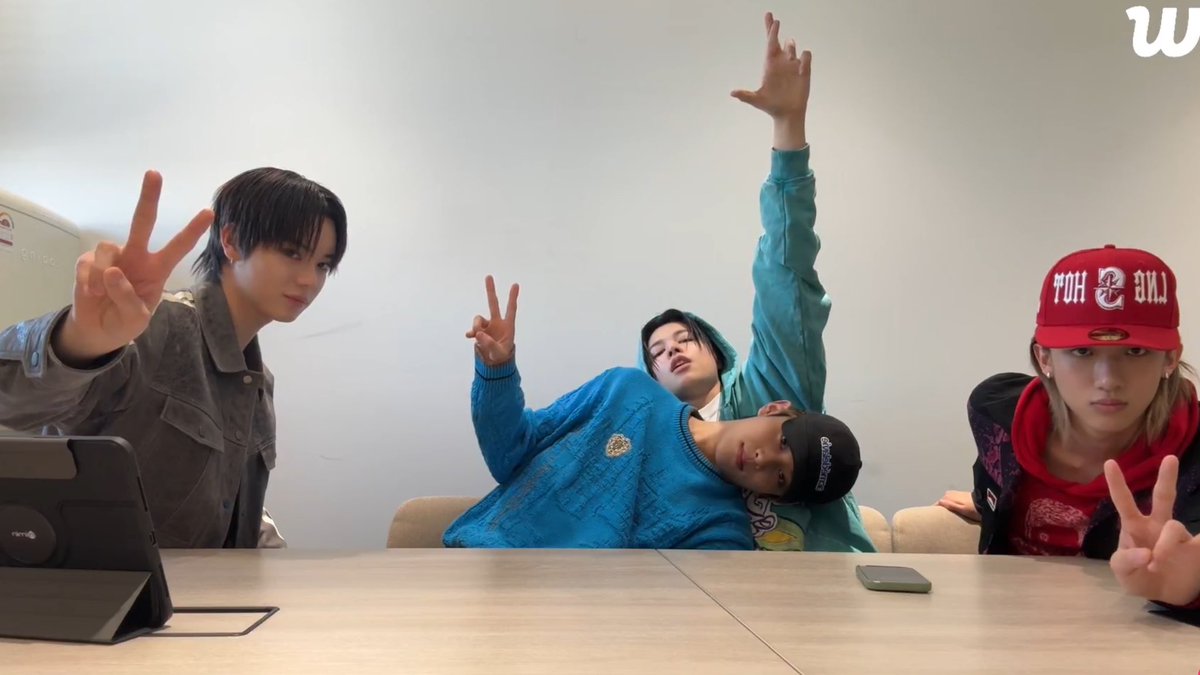 률렉스 tweet media