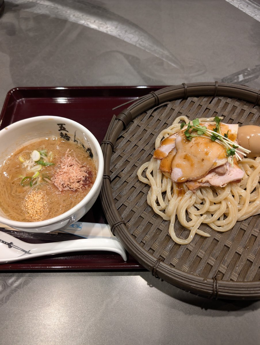 よしろう tweet media