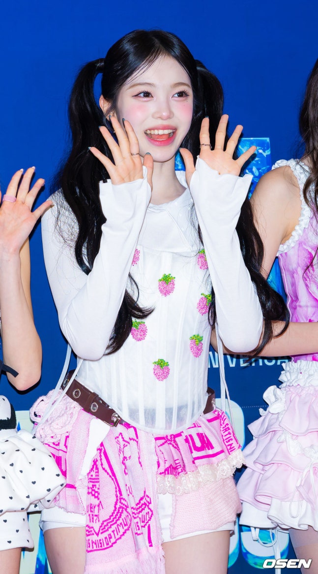 Hearts2Hearts 260215 Hanteo Music Awards 2025 - Red Carpet #IAN (3