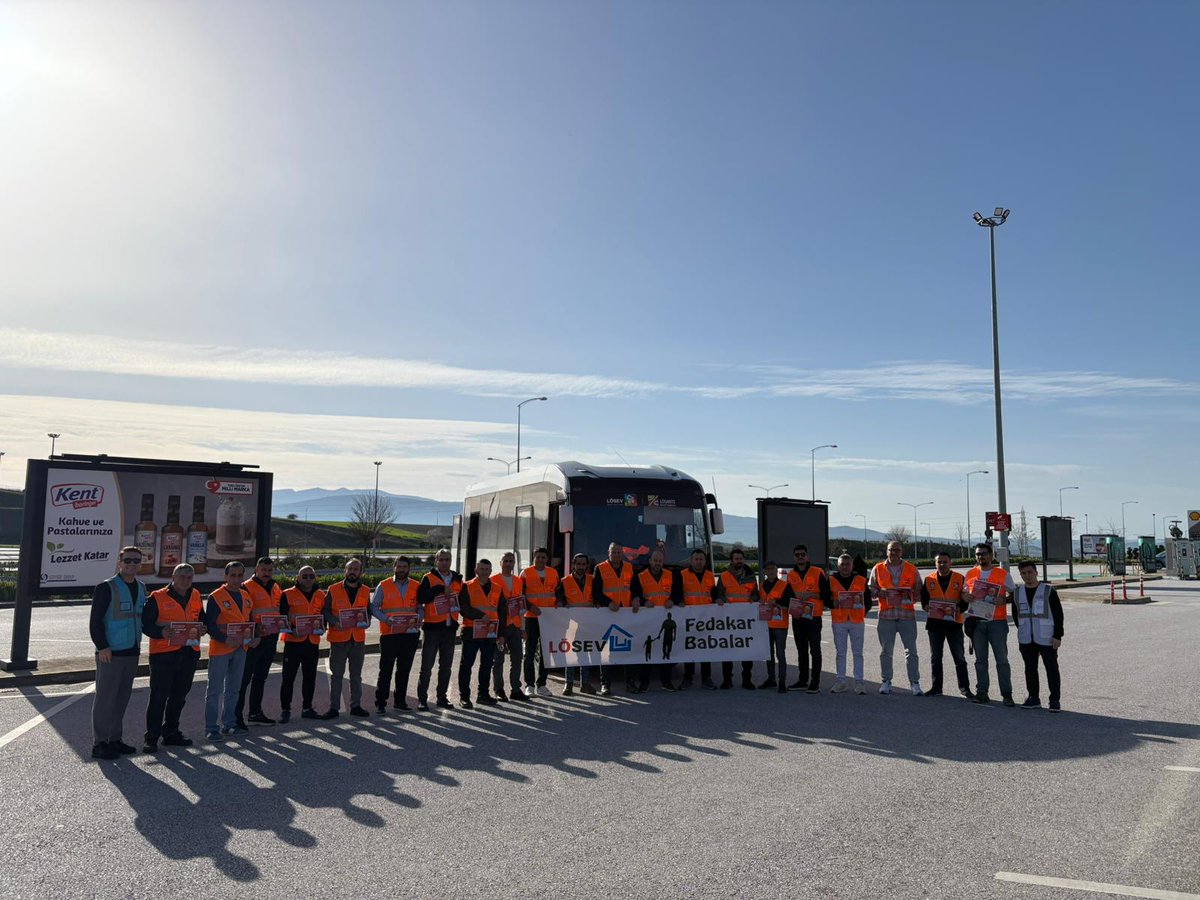 Bursa Fedakar Babalarımız pazar günü çocuklar için Balıkesir yolunda🧡
<a href="/ustunezer/">Dr. Üstün EZER</a> 
<a href="/julidearifoglu/">Dr.Julide Arifoğlu</a>