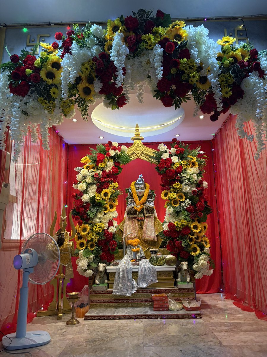 วันนี้บิวไปวัดแขกและวันเทพมนเทียนมา มีจัดพิธีเนื่องในวันมหาศิวะราตรี  ได้เหรียญและการ์ดแบบพิเศษมาด้วยค่ะ 🕉️✨ ไม่ได้ตั้งใจไปตรงวันถือว่าโชคดีมาก ๆ เลย🥹🙏✨