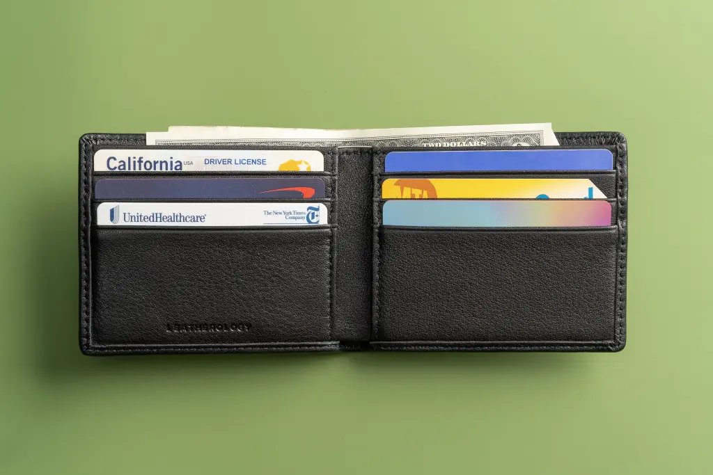 BandaSatvir's tweet photo. Normal people wallet vs me

#Bitget #ValentinesDay @bitget https://t.co/UPLKQ6tuuA