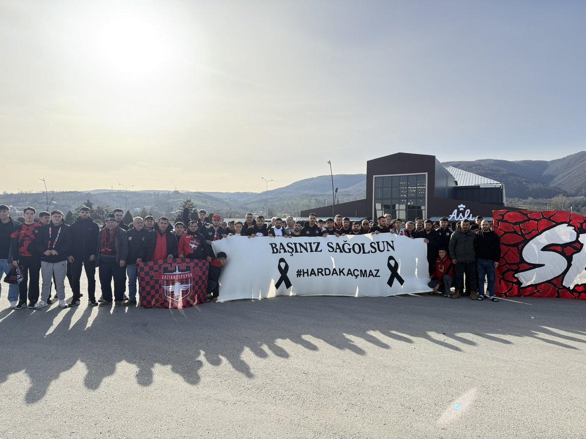 Geçtiğimiz günlerde vefat eden Kocaelispor sevdalısı Harda Kaçmaz kardeşimizi bir kez daha rahmetle anıyoruz. 
BAŞINIZ SAĞOLSUN <a href="/Kocaelispor/">Kocaelispor</a> <a href="/hodrimeydantd89/">Hodri Meydan</a> 

#ForzAntepGrubu