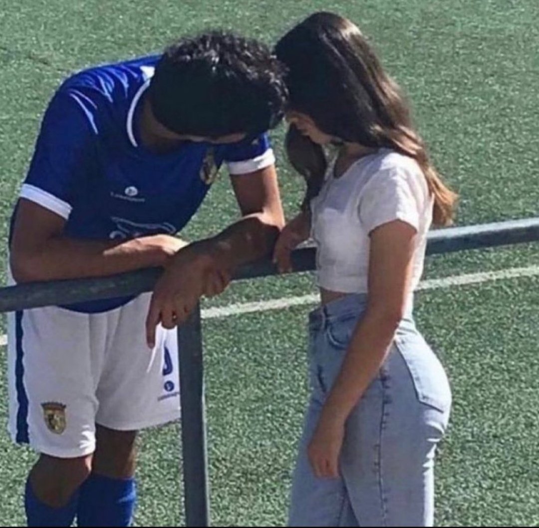 blacks_je32494's tweet image. Her: Why did you invite me to this match when you’re on the bench?

Me: I wanted you to know I’m not a player.