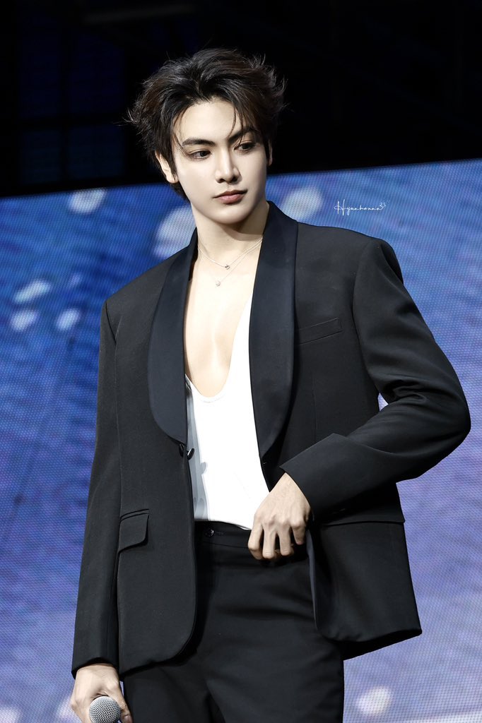 Joongdunk_trend's tweet photo. JASPER FINAL COMBUSTION
#RISERCONCERTD3
#จุงอาเชน  #JoongArchen 

วันแรกลุคคุณชาย
วันที่สองลุคนายแบบ
วันสุดท้ายลุคพี่ดารา เซ็กซี่ขยี้ใจมาก https://t.co/cDgSHjqbGh