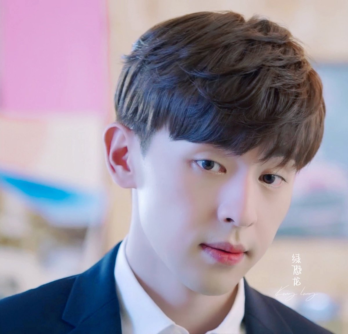 Thiếu gia Thiệu Bồng Tranh đáng yêu quá 😍💚

Cr. logo 
#DengLun #邓伦 #鄧倫 #AllenDeng #ĐặngLuân #ĐăngTâmNhỏ
