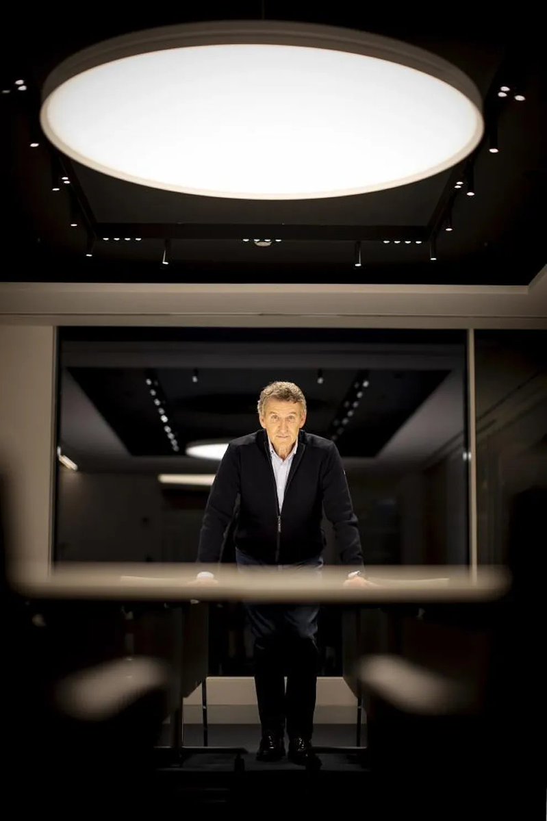 AYUSO, CALIENTA QUE SALES
Entrevista dominical a Núñez Feijoo en el diario El Mundo. Aquí deja algunas reflexiones, toda una ringla de despropósitos. 
-Se trata de votar a Sánchez o votarme a mí.
Quiere ir al referéndum del 2027, pero no ha entendido que a esa fiesta, él no está