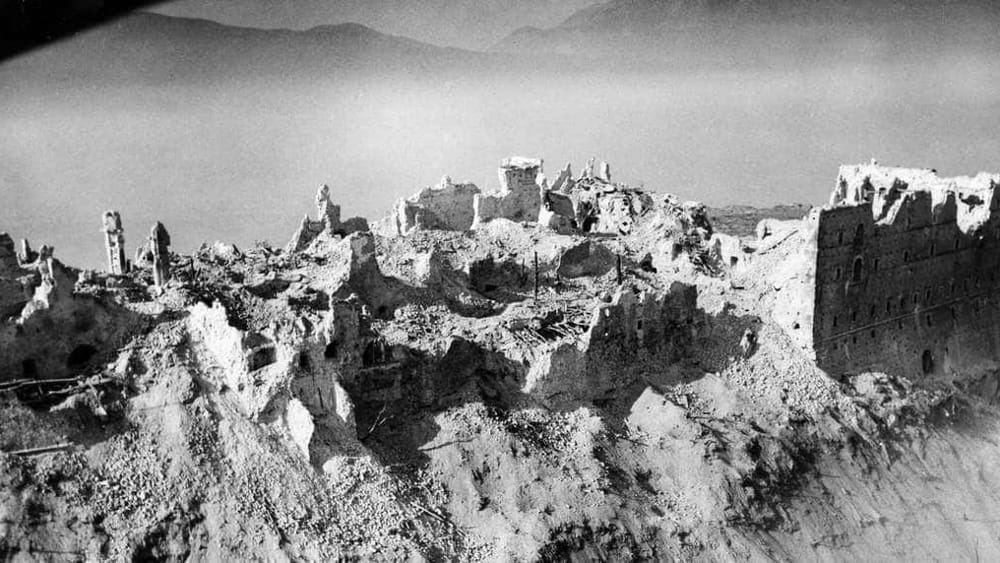 15 febbraio 1944
Alle 9.45 della mattina gli alleati iniziano il bombardamento dell'Abbazia di Montecassino, nella convinzione, poi rivelatasi falsa, che il suo interno fosse occupato dai tedeschi