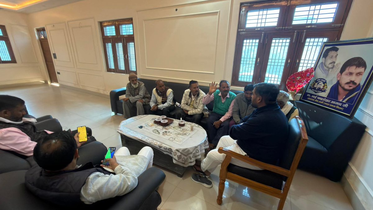 आज  स्थित मेरे कार्यालय पर धामपुर विधानसभा क्षेत्र से आए सम्मानित साथियों एवं मातृशक्ति की समस्याओं को गंभीरता से सुना गया तथा उनके त्वरित समाधान हेतु आवश्यक कदम उठाए गए।जनता की सेवा और उनकी समस्याओं का समाधान ही मेरी प्राथमिकता है।
आपका विश्वास और सहयोग ही मेरी सबसे बड़ी ताकत है