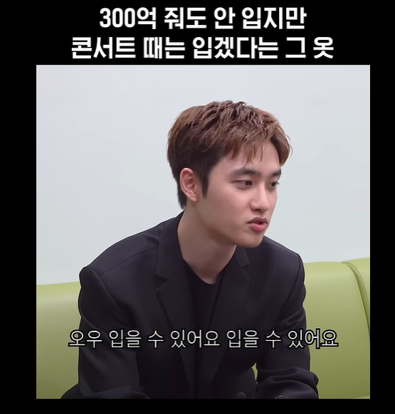 Kyungsoo said he wouldn't wear it again even if someone offers him 30Billion won but he said he will wear it if his fans wants it.. 
Kyungsoo is such a man of words. 

Thank you to the members who willingly wear it with him..