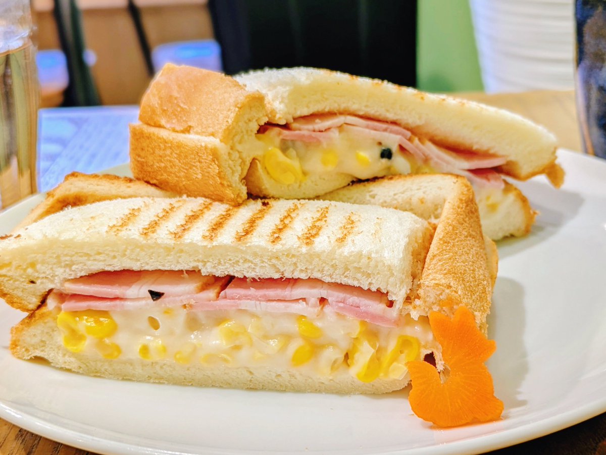 #初午きつね展 さんコラボカフェメニューも堪能しました！
めちゃくちゃかわいい！😍💕
コーンとベーコンでこんこんサンド…なるほど…！！！