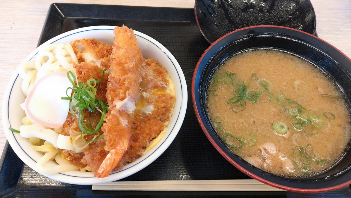you3at's tweet photo. かつや
鍋焼き風カツ丼+豚汁大
ご飯のうえにうどん乗ってるのおもろ https://t.co/7IhKOXYgwE