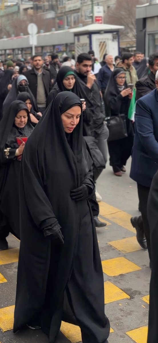 لا اعلم ما هو السر عند الامام الرضا 
فعلا انه انيس النفوس 
ما تشبع من زيارته أبدا 
اقف في الصف للزيارة مرة واثنين وثلاثة ولا أمل أبدا 
بتحدى اي حدا يروح يزورو وما يحس هيك 
في سر غريب بهذا المكان
سأعود قريبا يا إمامي فشعور الاشتياق لا يُطاق
يا من ضمنت الغزالة الصغيرة،  أ ترد عبدا