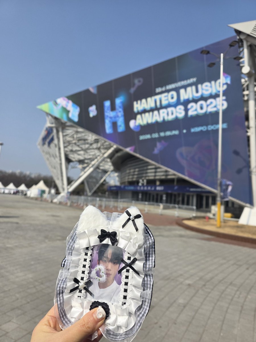 자리에 큰 기대 없었는데 1층 첫줄이라서 살짝 기분 좋고😁 돌출 나와주길🙏