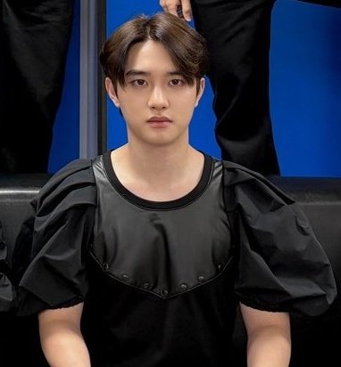 Zziranghee's tweet image. "Who are you?"                "I'm you but 
                                                 13 years later"