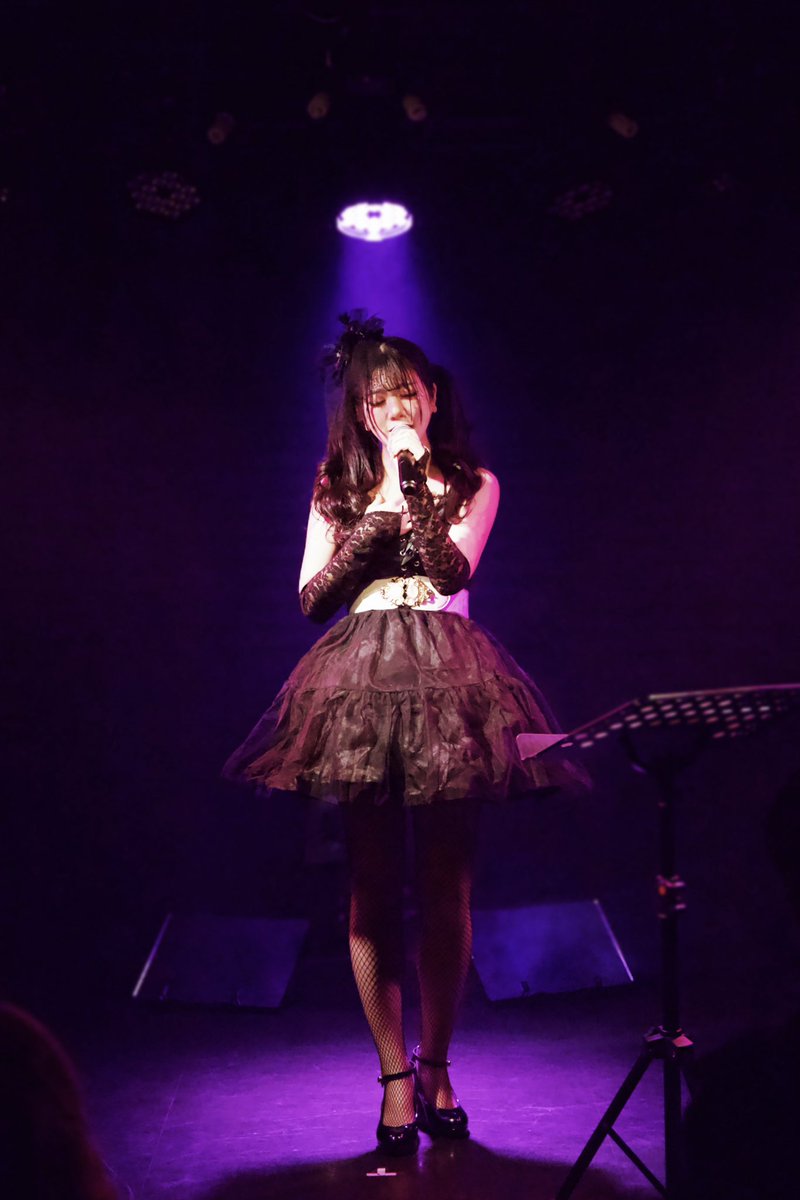 「NoTitle Live」
池袋FIELDさんでのライブ❕
ありがとうございました~✨

今日のセトリ
1. ギブス
2.キャットフード
3.恋の終わり
4.Decorate me
でした(❁ᴗ͈ˬᴗ͈)

久々のソロ🖤
楽しんでもらえましたか❔

『恋の終わり』
初お披露目オリジナル曲でしたっ

これからもずっと君と一緒に…
🖤💜