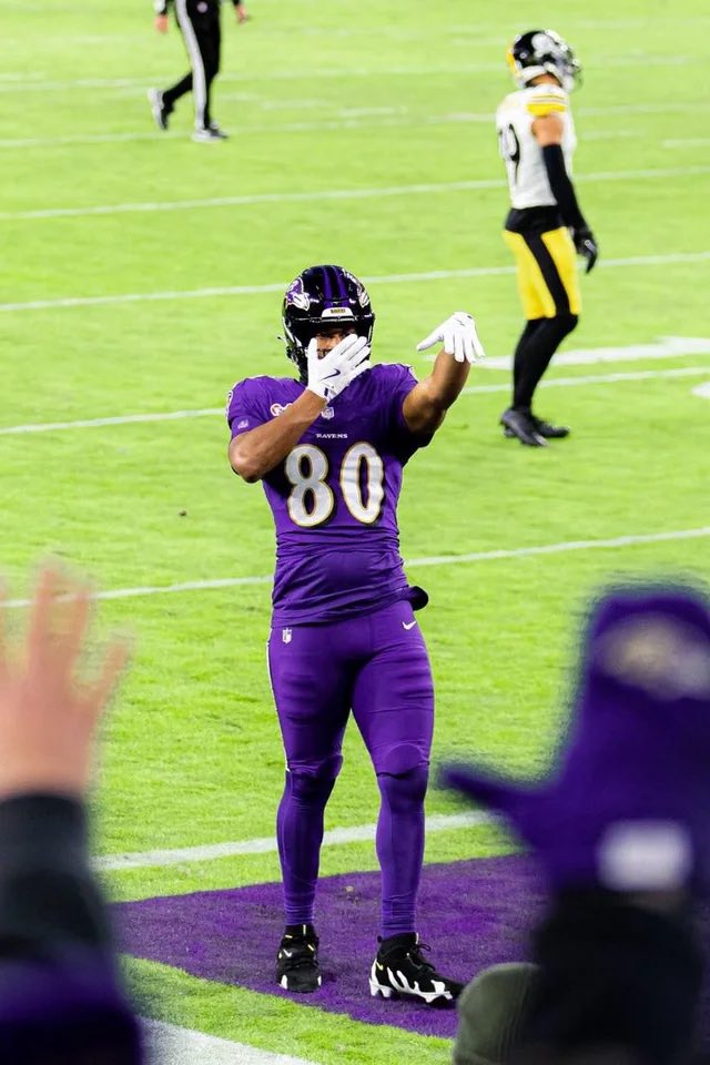 Savageboston's tweet photo. Isaiah Likely would be a great addition for the Patriots at tight end.  

Move on from Austin Hooper.  

A more dynamic option for Drake Maye and a decent blocker.  

Price tag shouldn’t be too high.  

And he’s a local kid. https://t.co/ziXayvdd0q