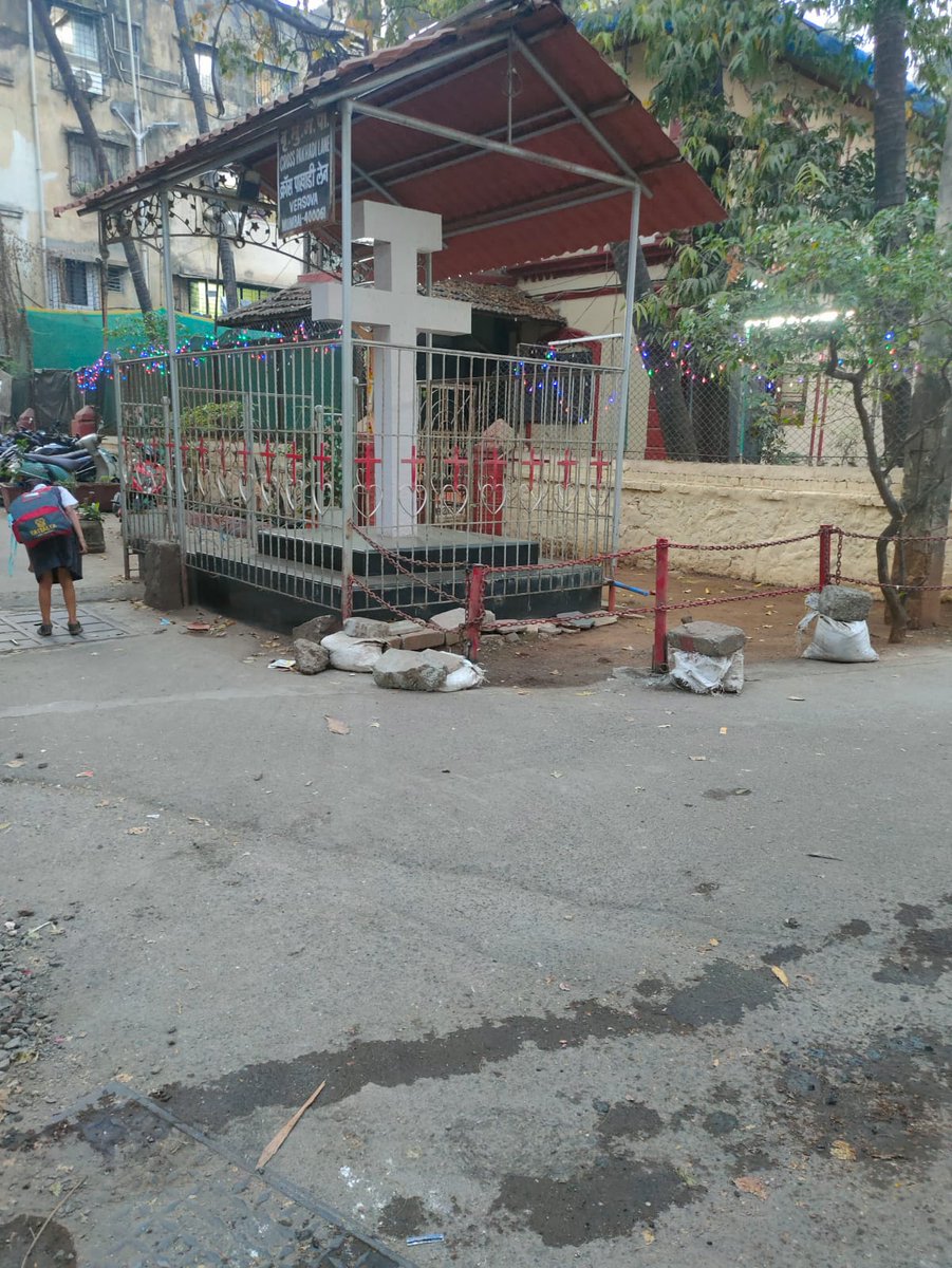 ms_aftab's tweet photo. @AmeetSatam #HaroonKhan @ShelarAshish @mybmcwardKW Louella Almieda seeks immediate help as this cross has various evidence.her ancestral property &amp;during road widening it is on road.Almiedas are threatened, abused not allowed to take cross in her boundary @VersovaPS @CityZen123 https://t.co/aGWduoQOVe