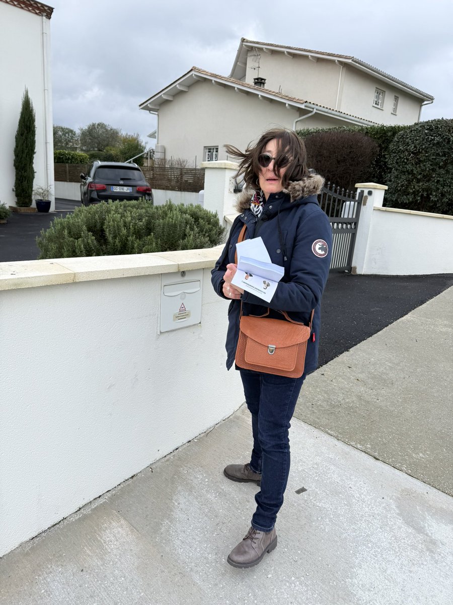 Charrier2026's tweet photo. 🏠 Formidables échanges avec les Cubzaguais sur le terrain🤩

Ce weekend nous étions dans le quartier Montalon pour présenter la première partie de notre programme.

Le 15 et 22 mars, tournons VRAIMENT la page du socialisme girondin 🗳️

#municipales2026 #saintandrédecubzac https://t.co/MtgVAdEqsB