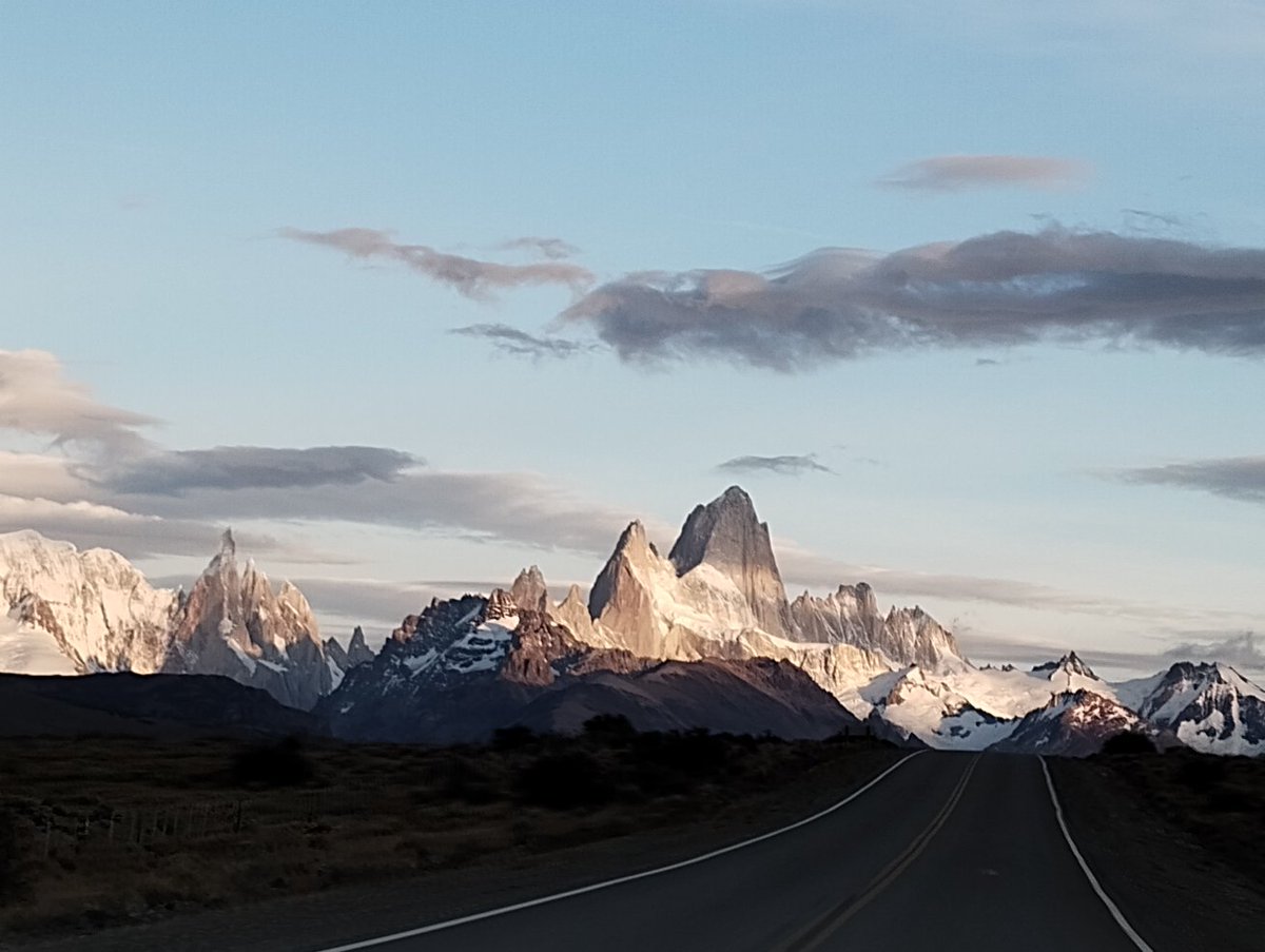 Patagonia Sur, Tierra del Fuego y Santa Cruz Argentina "Un sueño rompe las Ataduras, con esperanzas y alegrías, Vuelvo al Sur; a la poesía misma de la Naturaleza, que expande los sentidos y la Vida" <a href="/JoseMariAzpiazu/">Jose Mari Azpiazu</a> <a href="/HombreMontana/">EL🐑HOMBRE #MONTAÑA</a> <a href="/turisargentina/">Red Turismo Argentina</a> <a href="/Imagen_Arg/">Argentina en Imágenes 🇦🇷</a> 📷 DPB #ApotecaDelSur