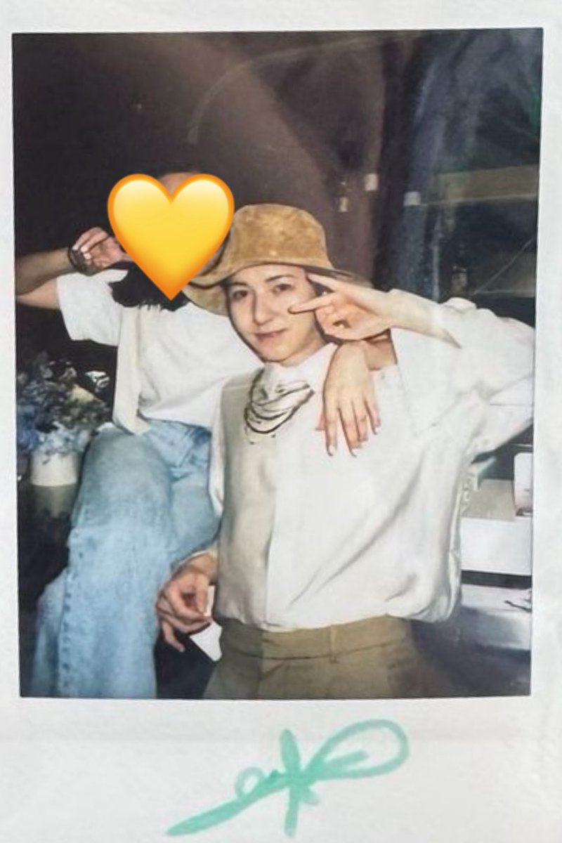 POPCORNBOBO323's tweet image. The hotpot restaurant SINNIC SIKI 🍲 has so many photos of TEN’s sister and Renjun together !!

so adorable 😭😭😭