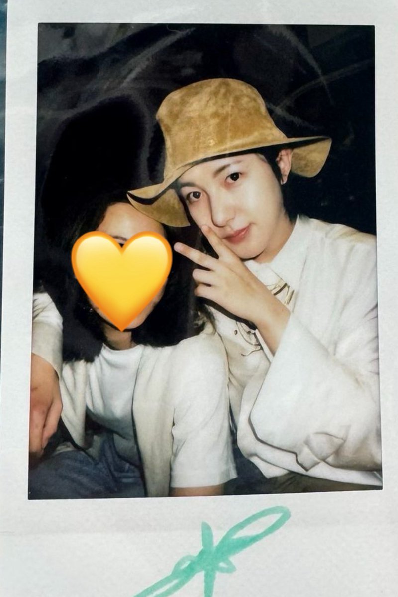 POPCORNBOBO323's tweet image. The hotpot restaurant SINNIC SIKI 🍲 has so many photos of TEN’s sister and Renjun together !!

so adorable 😭😭😭