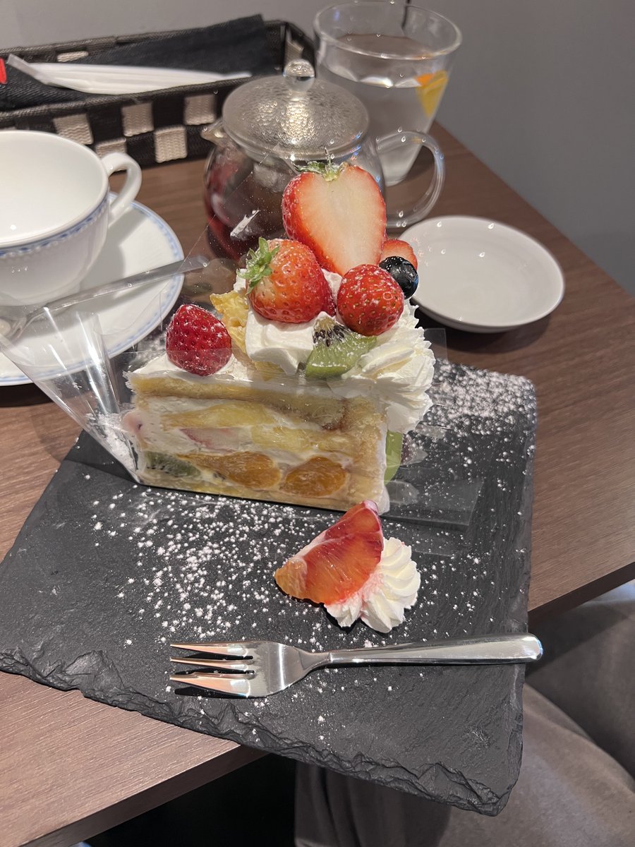 lyceelyceelycee's tweet photo. 今日は暖かく、1年ぶりに会えた友人と楽しくお茶を飲めてとても良い一日だった。 https://t.co/EyCFkTH6mf