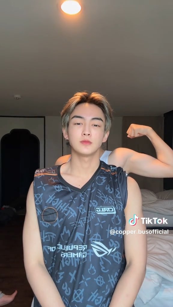 เบ่งกล้ามจนแขนสั่น big guy มั้ยล่ะะ 💪🏼💥