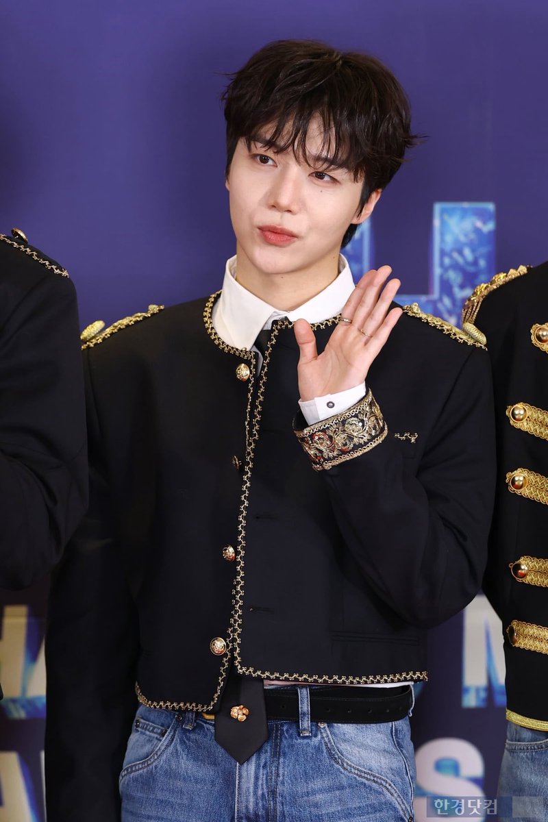 PentagonINA's tweet photo. [PRESS] 260215 Pentagon #Hui #Jinho #Hongseok #Shinwon at Hanteo Music Award (HMA) Red Carpet

@CUBE_PTG #펜타곤 #PENTAGON https://t.co/ydeF5pzzl8