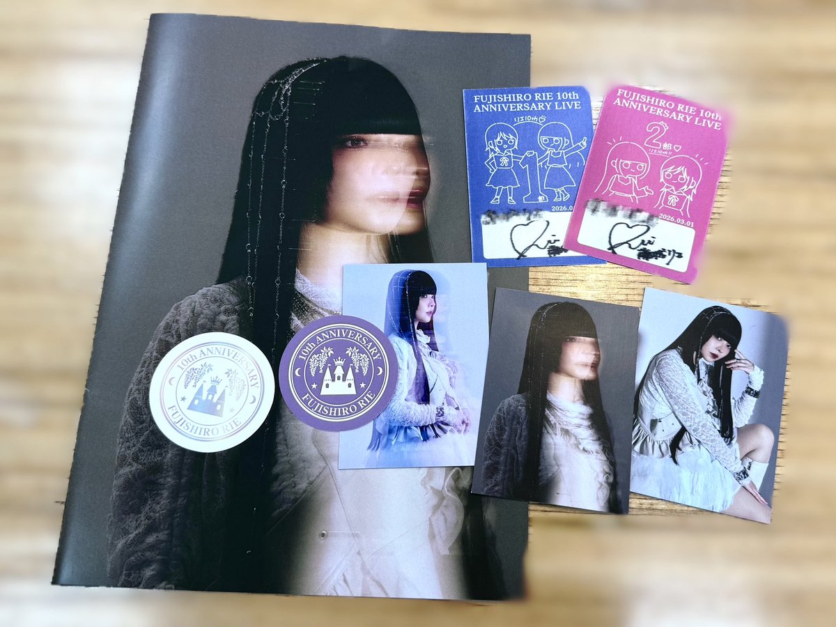 今日のFanicon配信で紹介したグッズ！ ① 写真集 ↪︎ 全冊直筆サイン
