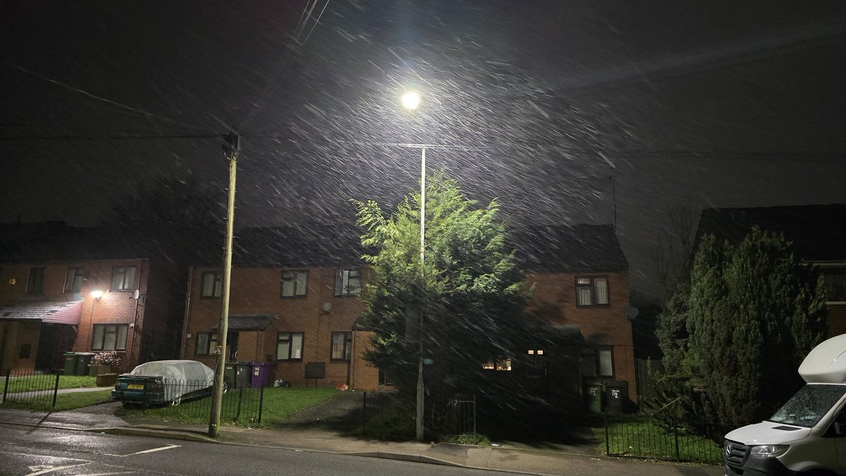 astronomy_dan's tweet image. Some photos of Last Night's Little Snowfall in Wolverhampton West Midlands on valentines 💝 Day Evening on 14/02/26 with some Stickage. @MoonHourSocial @ThePhotoHour @StormHour #uksnow #Snowfall