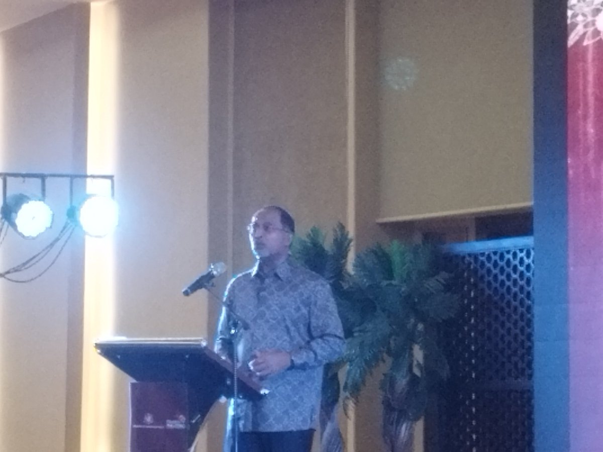 Terima kasih YB Datuk Seri Diraja Dr. Zambry Abdul Kadir atas kehadiran jamuan makan malam alumni Malaysia di Indonesia #ukm #alumnimalaysia