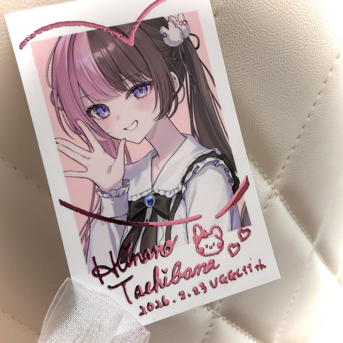 チェキ届いたんだけど箔押しかわいすぎる〜> ·̫ <