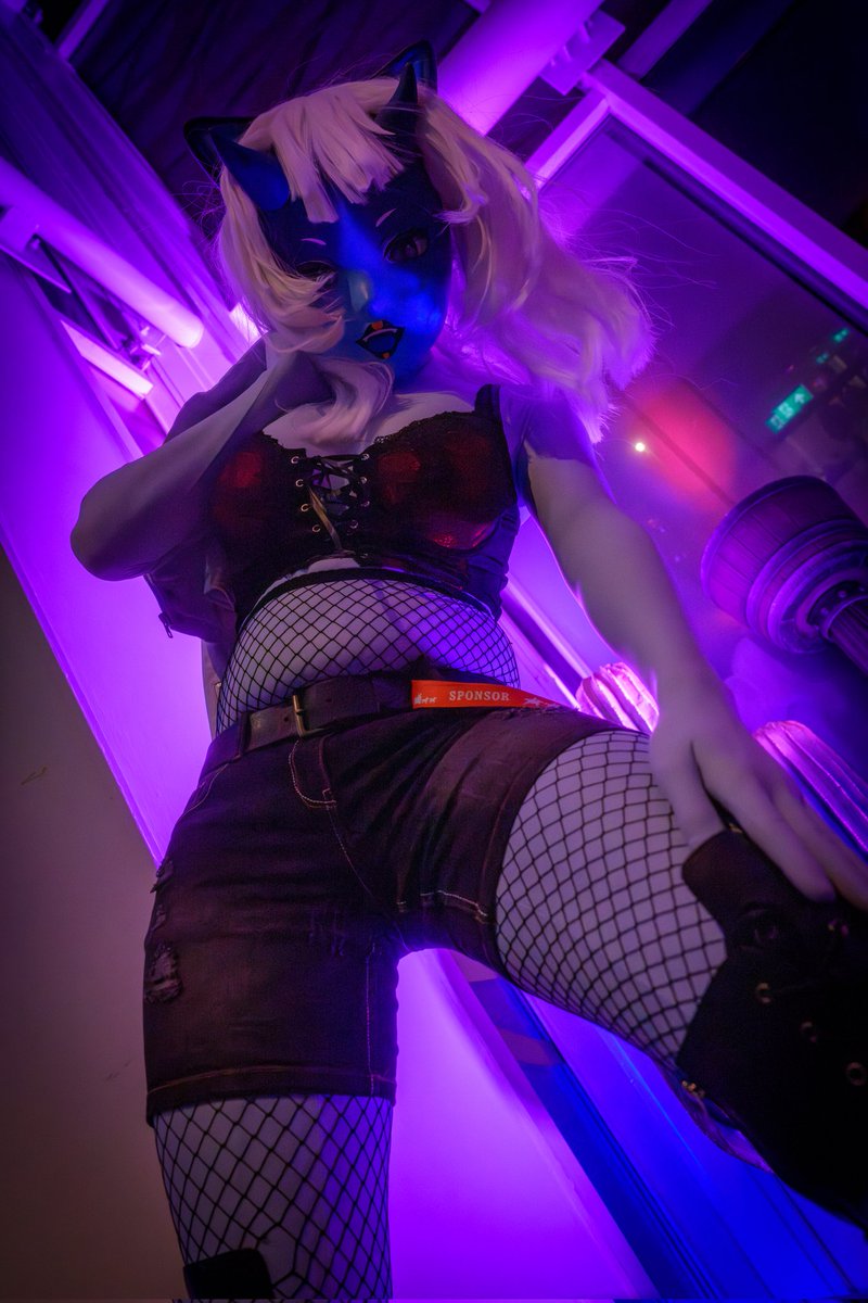 Look at you down there Bet you're enjoying the view.
📸: <a href="/TechWolfPhotos/">TechWolfPhotografur</a> 

#kigurumi #着ぐるみ