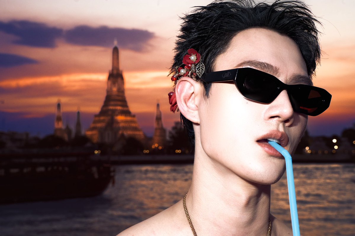 เคะ check 
✔️สัดส่วนความสวย 1:1:1
✔️จือปากกัดหลอด
✔️jewline แห่งไทยแลนด์
✔️อินเนอร์sexy like universe 
✔️ดอกไม้ปลอมทัดหู
✔️ทรงผมม่อนชิชิที่ออกมาเคะเคะ