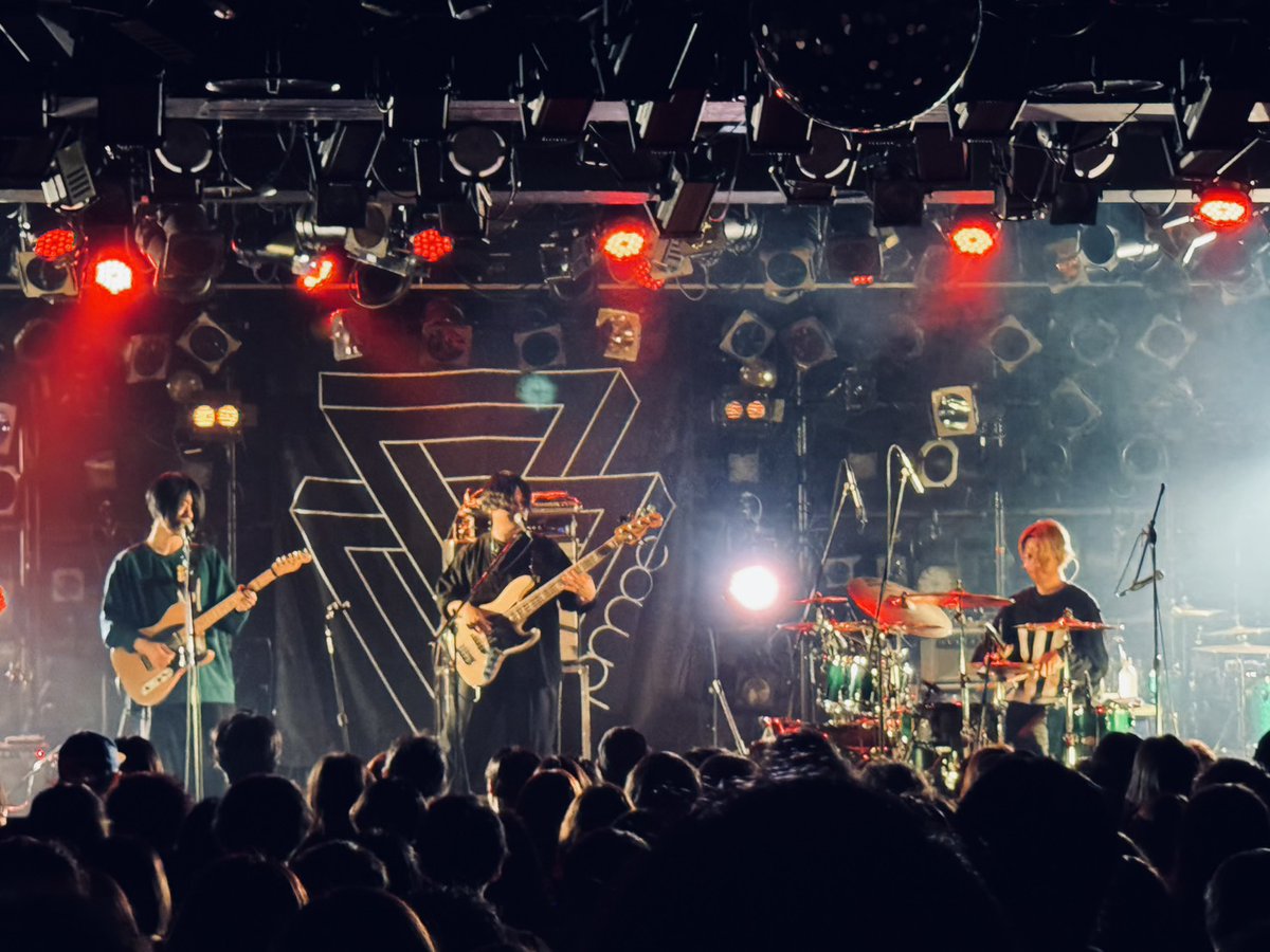 TOMOEツアーファイナル名古屋、終演。
僕にとってご褒美のような3日間だった。
2008年以来、同じ時代の空気を吸って共に旅をしてきた友人たちの音楽に未だに新鮮さをもって驚けるなんて、ほんとうに凄いことだ。
そして素晴らしいオーディエンスの皆様に最大の感謝を。
また次のTOMOEで会いましょう！