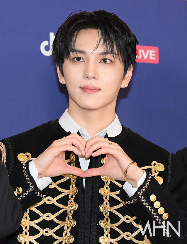 PentagonINA's tweet photo. [PRESS] 260215 Pentagon #YeoOne #Kino #Wooseok at Hanteo Music Award (HMA) Red Carpet

@CUBE_PTG #펜타곤 #PENTAGON https://t.co/hgEW92u6az