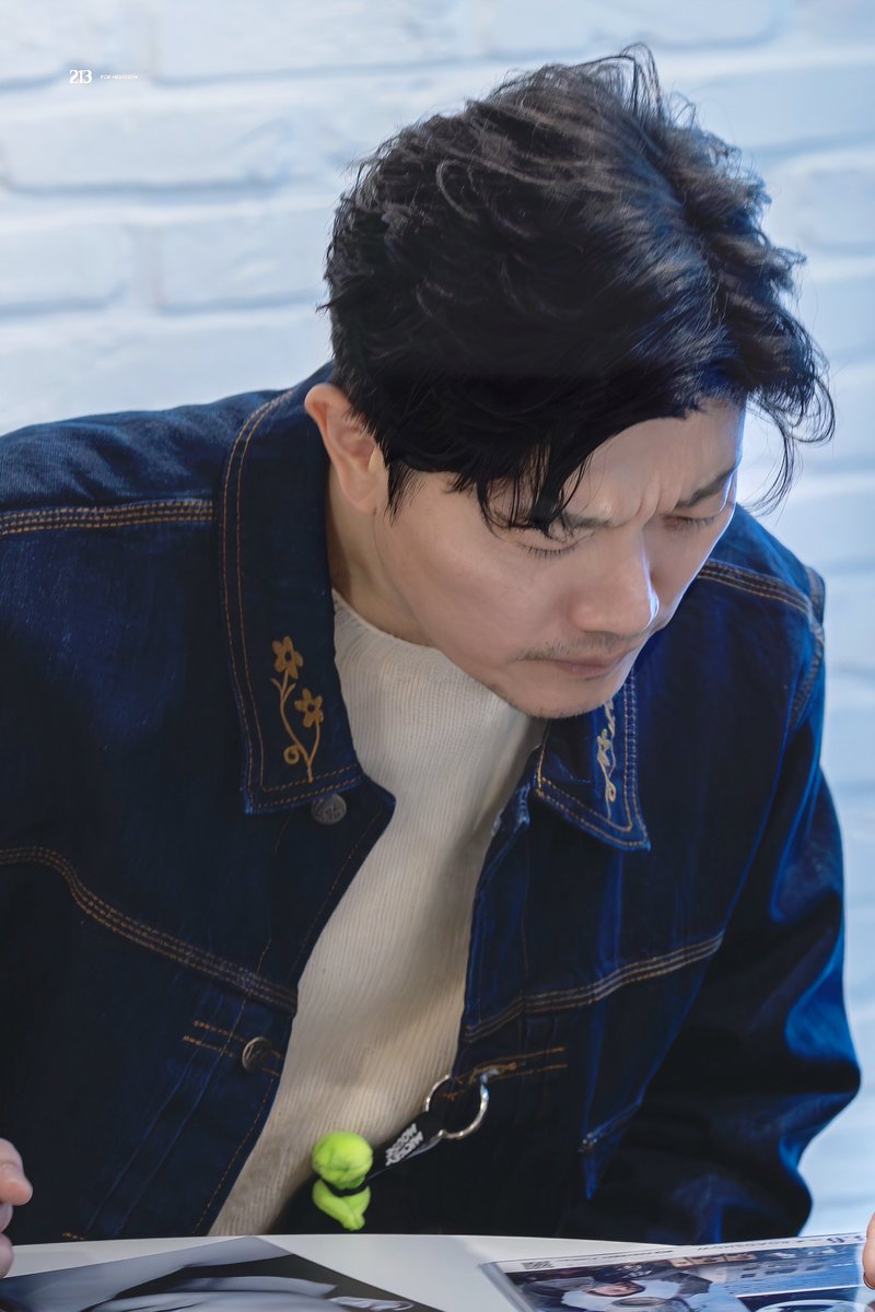 260208 #박희순 생일카페

아 찡그림통 와..
찡그리지마세요 진짜… 미치겠어요