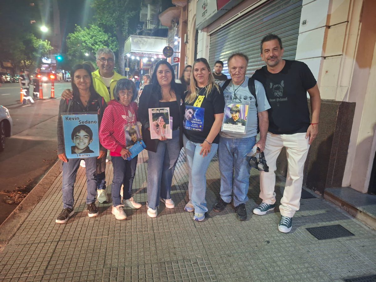 Junto a Silvia y a Oscar Miranda al cumplirse 10 años de la noche en que su hija Martina fue atropellada, abandonada y muerta en Ciudad Bs As. Estuvimos en control alcoholemia. El dolor se convierte en concientización! <a href="/LeoRicciardiOK/">Leo Ricciardi</a>