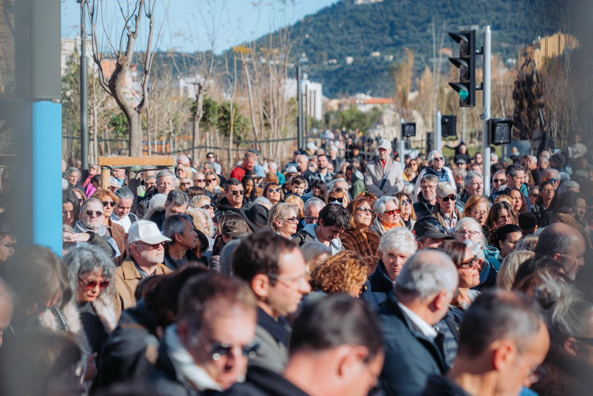 Beaucoup d’émotions en inaugurant la nouvelle bibliothèque Louis Nucéra aux côtés de plus de 2000 Niçoises et Niçois venus retrouver ce lieu qui leur est si cher.
De la joie, de l’enthousiasme et une profonde reconnaissance pour toutes celles et ceux – agents, architectes,