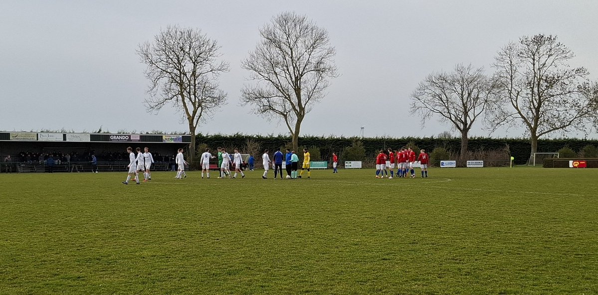 We gaan beginnen. Prima veld