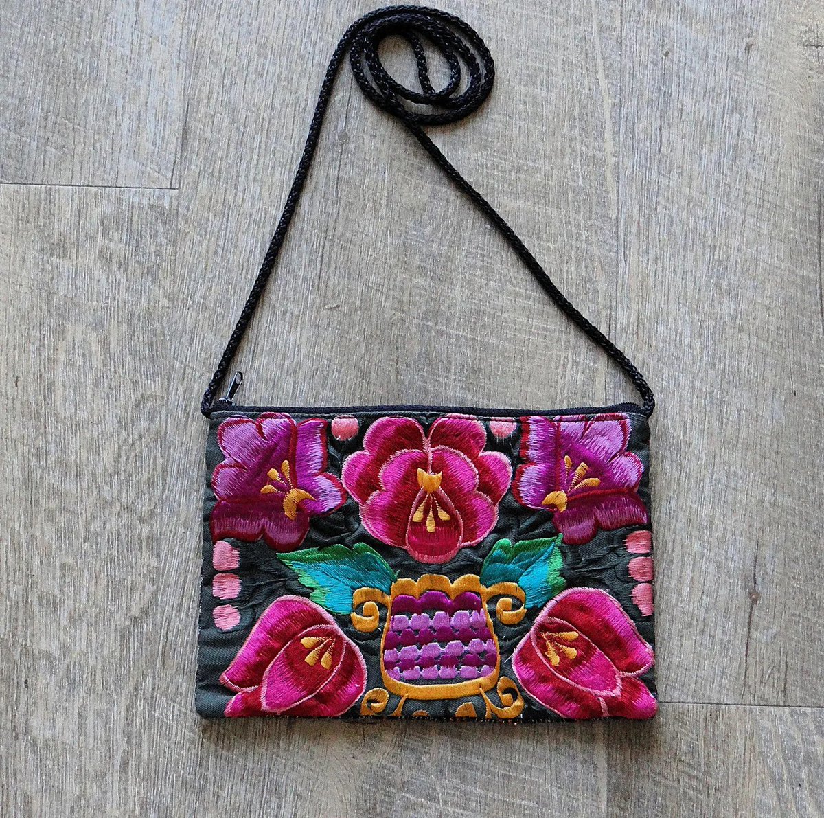 elementsdeco's tweet image. Vibrant hand-embroidered Mexican shoulder bag  Double-sided, super lightweight &amp;amp; reversible – perfect for everyday boho chic! Handmade with love ♡
Shop now: authenticbyclaire.etsy.com/listing/430518…

#Handmade #MexicanEmbroidery #BohoBag #EtsyFinds #CrossbodyBag #wiseshopper