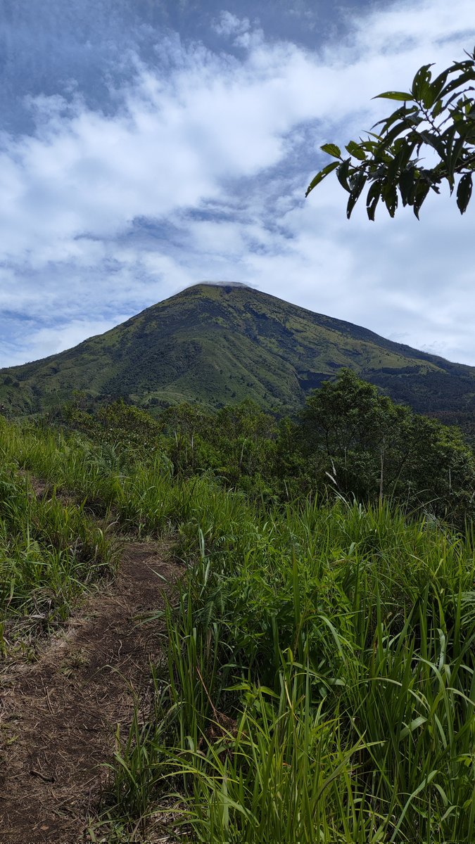 "yang sakit hati, tapi yang disiksa kaki" celetukan lucu adek-adek yg udah capek nanjak 😂