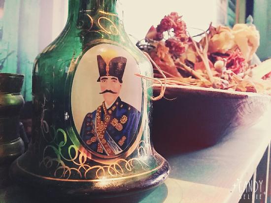 Cajdzinica Dzirlo-Tea House 
içinizi ısıtan bir mekan. Saraybosnaya gittiğinizde mutlaka uğrayın.
Her ülkenin kendi yöresine ait en iyi çayı ve bir çok şifalı bitkisel çayın sunulduğu butik bir kafe..