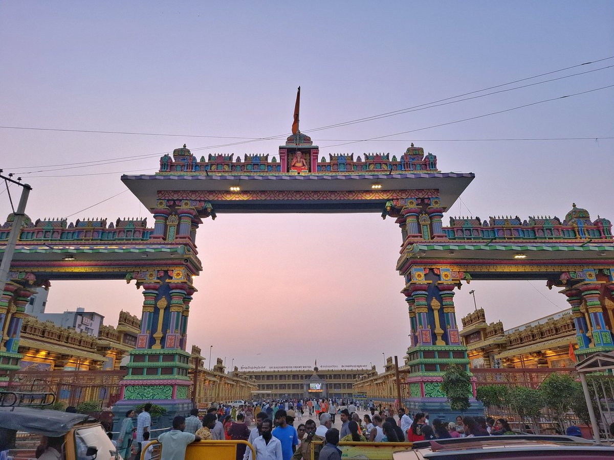 chauchaubhath's tweet photo. That's how the day went. Some #birding, #learning and earning.
Feathered friends, then some thyroid cancer talk and now, as the day winds down, a peaceful Darshan of Rayaru before one boards the train back to HQ. 😇
#HowWasYourDay https://t.co/8IQhT7s5EA